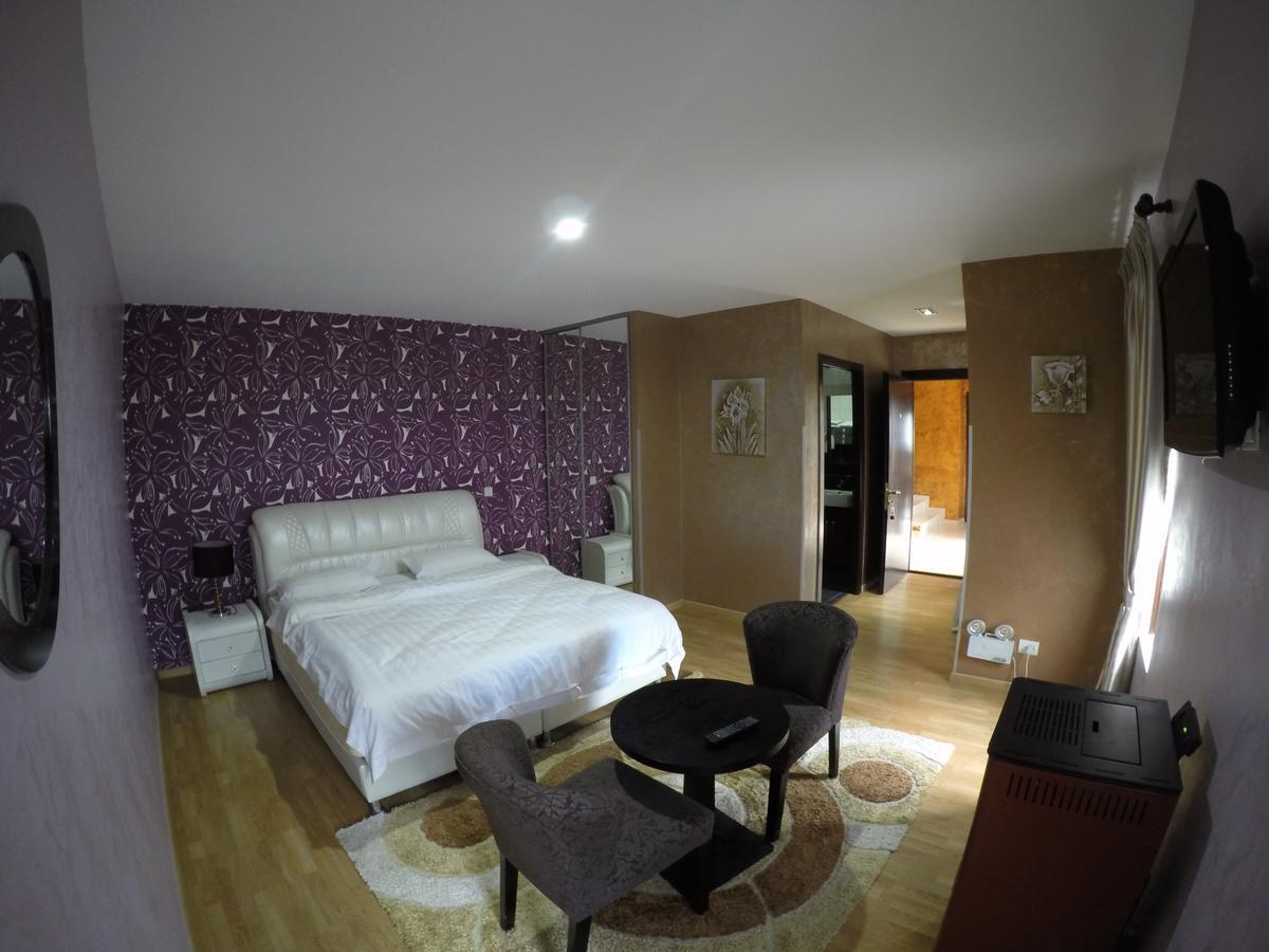 Johnny Hotel Kamenice Exteriör bild